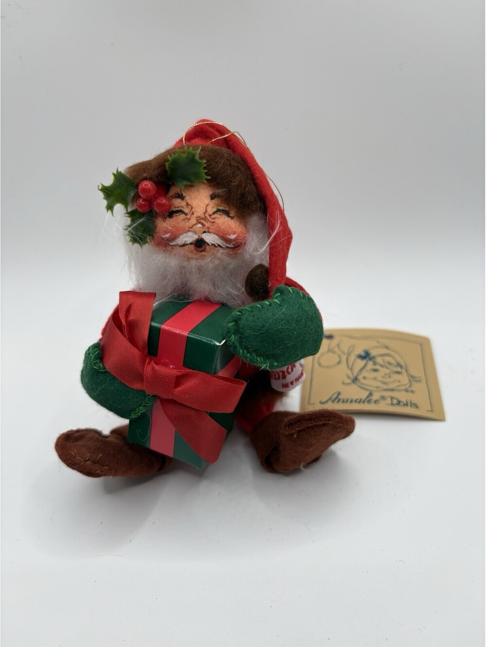 Annalee Christmas Santa 5” Holding Red Green Present Ornament 1994 VTG 7800